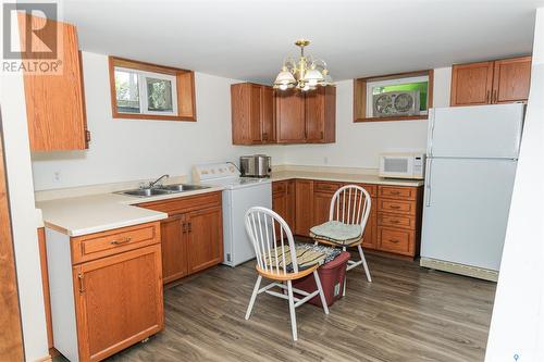 400 Lonsdale Street, Luseland, SK - Indoor Photo Showing Kitchen With Double Sink