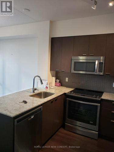 2106 - 88 Sheppard Avenue E, Toronto, ON - Indoor Photo Showing Kitchen