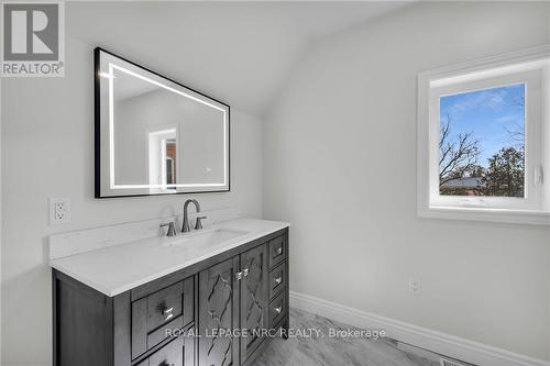 2076 Main Street N, Haldimand, ON - Indoor Photo Showing Bathroom