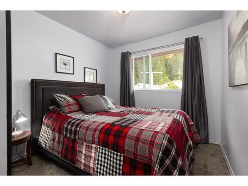 225 Ritchie Street, Kimberley, BC - Indoor Photo Showing Bedroom