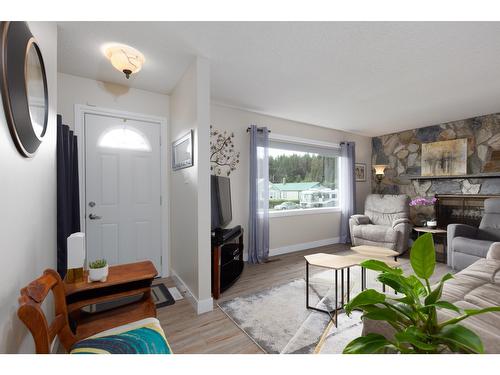 225 Ritchie Street, Kimberley, BC - Indoor Photo Showing Living Room