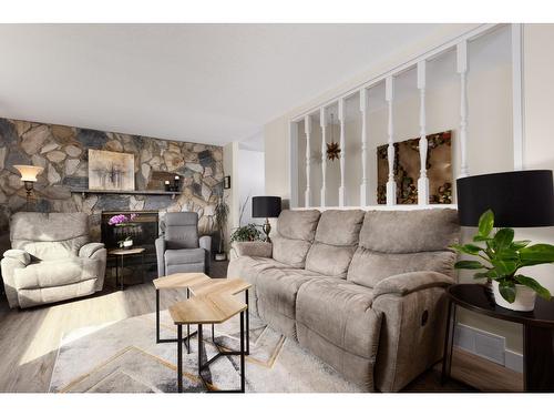 225 Ritchie Street, Kimberley, BC - Indoor Photo Showing Living Room