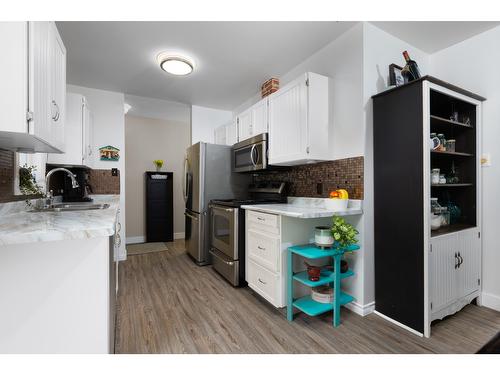 225 Ritchie Street, Kimberley, BC - Indoor Photo Showing Kitchen