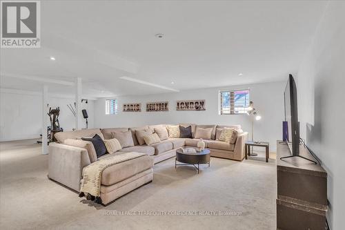 121 Horsham Avenue, Toronto, ON - Indoor Photo Showing Living Room