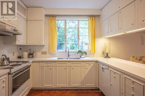 69 Bayview Ridge, Toronto, ON - Indoor Photo Showing Kitchen With Double Sink