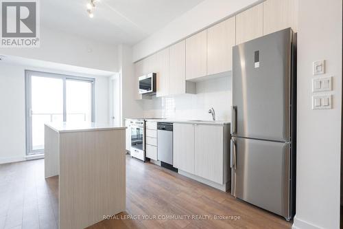 610 - 2433 Dufferin Street N, Toronto, ON - Indoor Photo Showing Kitchen