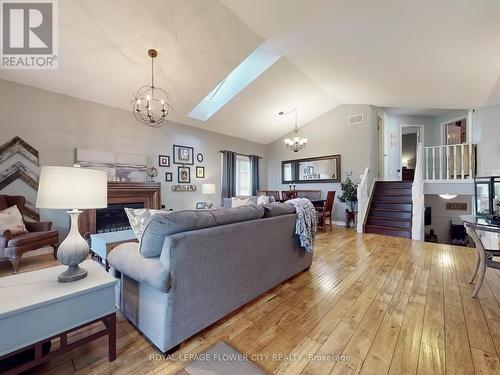 1 Fuller Drive, Haldimand, ON - Indoor Photo Showing Living Room