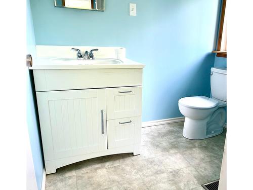 609 Nelson Street, Kimberley, BC - Indoor Photo Showing Bathroom