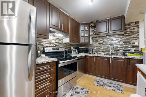 166 Harmony Road S, Oshawa, ON - Indoor Photo Showing Kitchen With Upgraded Kitchen