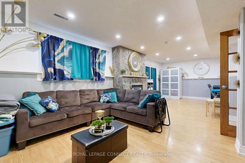 166 Harmony Road S, Oshawa, ON - Indoor Photo Showing Living Room