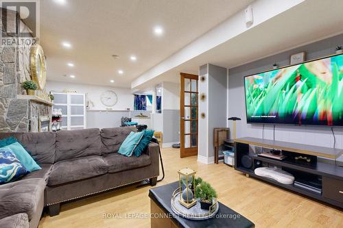 166 Harmony Road S, Oshawa, ON - Indoor Photo Showing Living Room