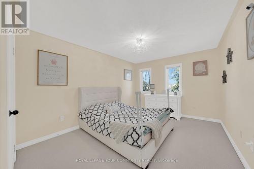 715 Highland Blade Road, Newmarket, ON - Indoor Photo Showing Bedroom