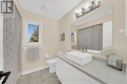 715 Highland Blade Road, Newmarket, ON - Indoor Photo Showing Bathroom