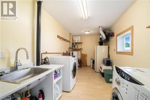 1786 Clarendon Road, Central Frontenac (Frontenac Centre), ON - Indoor Photo Showing Laundry Room