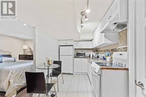 23 Penetang Crescent, Toronto, ON - Indoor Photo Showing Kitchen