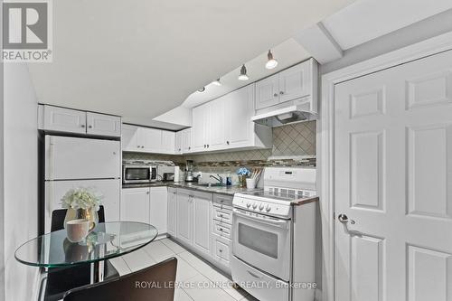 23 Penetang Crescent, Toronto, ON - Indoor Photo Showing Kitchen