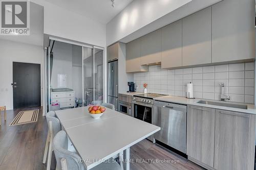 215 - 4208 Dundas Street W, Toronto (Edenbridge-Humber Valley), ON - Indoor Photo Showing Kitchen With Upgraded Kitchen