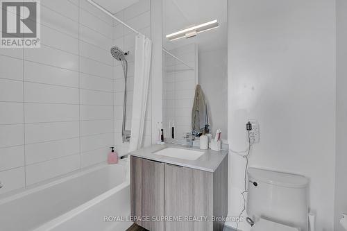 215 - 4208 Dundas Street W, Toronto, ON - Indoor Photo Showing Bathroom