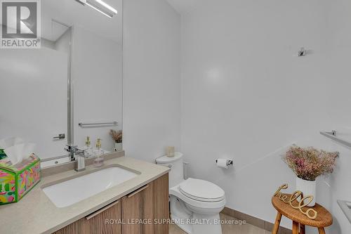 215 - 4208 Dundas Street W, Toronto (Edenbridge-Humber Valley), ON - Indoor Photo Showing Bathroom