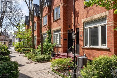 12 Old Primrose Lane, Toronto, ON - Outdoor