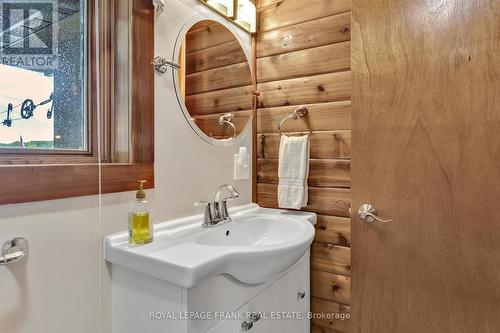 173 Adam And Eve Road, Galway-Cavendish And Harvey, ON - Indoor Photo Showing Bathroom