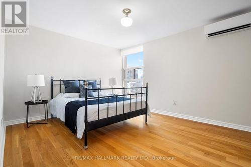 2501 - 40 Homewood Avenue, Toronto, ON - Indoor Photo Showing Bedroom