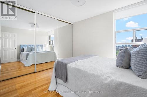 2501 - 40 Homewood Avenue, Toronto, ON - Indoor Photo Showing Bedroom