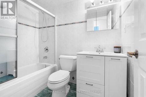 2501 - 40 Homewood Avenue, Toronto, ON - Indoor Photo Showing Bathroom