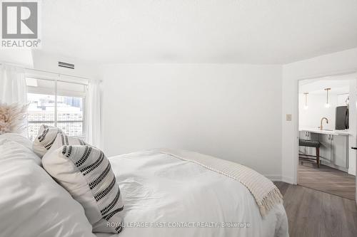 1619 - 711 Bay Street, Toronto, ON - Indoor Photo Showing Bedroom