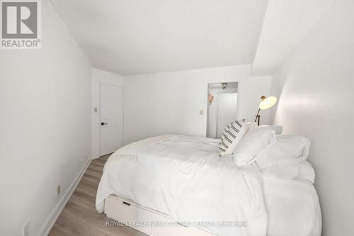 1619 - 711 Bay Street, Toronto, ON - Indoor Photo Showing Bedroom