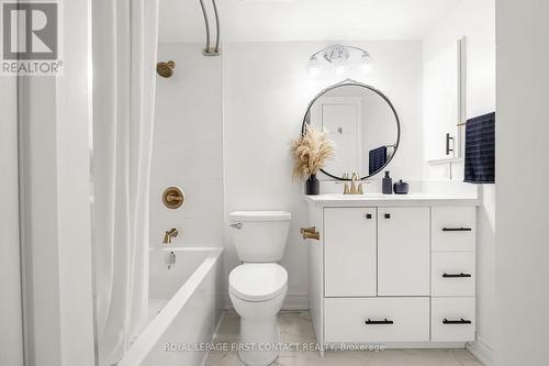 1619 - 711 Bay Street, Toronto, ON - Indoor Photo Showing Bathroom