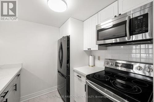 1619 - 711 Bay Street, Toronto, ON - Indoor Photo Showing Kitchen