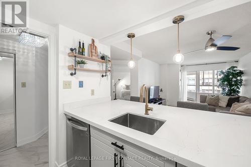 1619 - 711 Bay Street, Toronto, ON - Indoor Photo Showing Kitchen