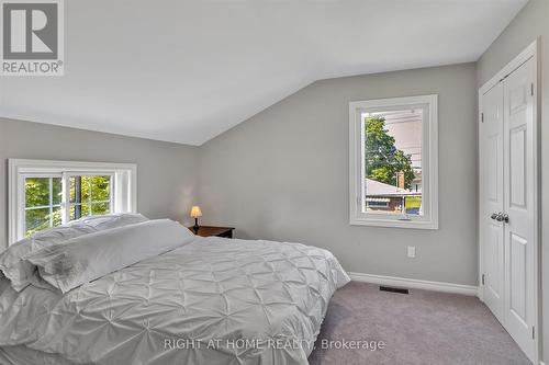 832 Crawford Drive, Peterborough, ON - Indoor Photo Showing Living Room