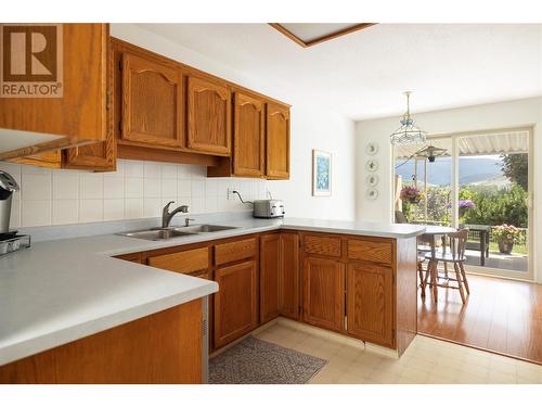 1001 30 Avenue Unit# 54, Vernon, BC - Indoor Photo Showing Kitchen With Double Sink