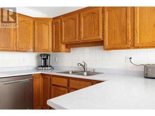 1001 30 Avenue Unit# 54, Vernon, BC - Indoor Photo Showing Kitchen With Double Sink