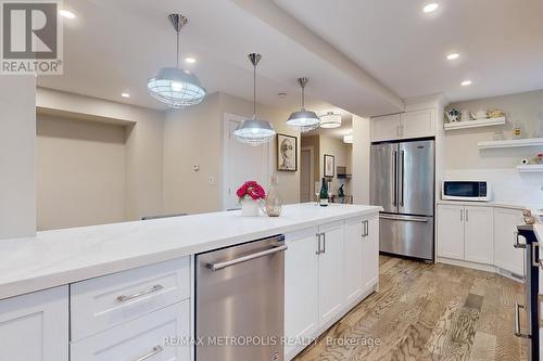 119 Deanscroft Square, Toronto, ON - Indoor Photo Showing Kitchen