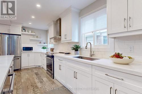 119 Deanscroft Square, Toronto, ON - Indoor Photo Showing Kitchen With Upgraded Kitchen