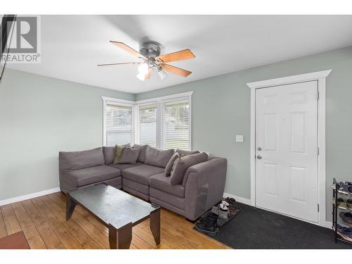 9811 97N Highway, Lake Country, BC - Indoor Photo Showing Living Room