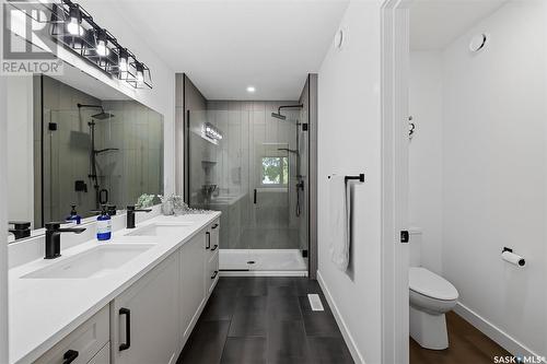 1546 10Th Avenue N, Saskatoon, SK - Indoor Photo Showing Bathroom