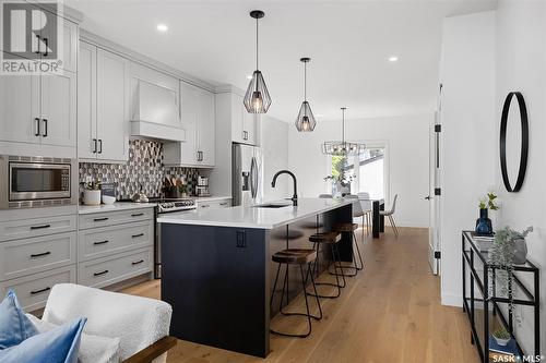 1546 10Th Avenue N, Saskatoon, SK - Indoor Photo Showing Kitchen With Upgraded Kitchen