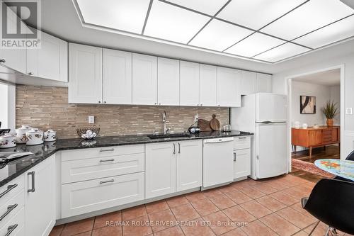 #407 - 1555 Finch Avenue E, Toronto, ON - Indoor Photo Showing Kitchen