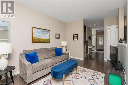 146 Downey Road Unit# 30, Guelph, ON - Indoor Photo Showing Living Room