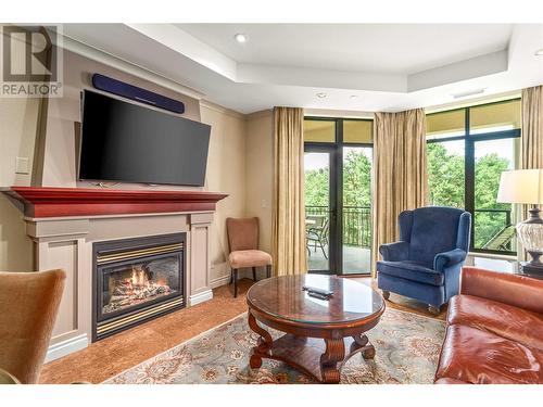 1288 Water Street Unit# 465 (E6), Kelowna, BC - Indoor Photo Showing Living Room With Fireplace