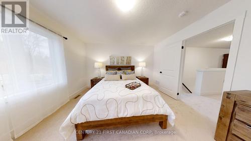 35 Christopher Court, London, ON - Indoor Photo Showing Bedroom