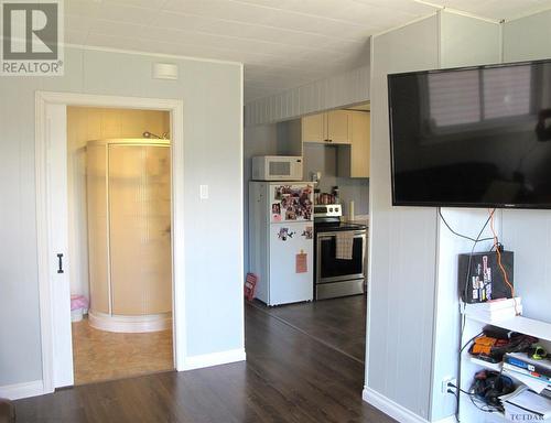 706 Government Rd W, Kirkland Lake, ON - Indoor Photo Showing Kitchen