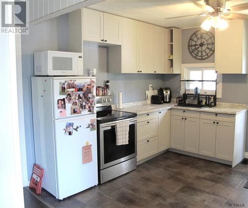 706 Government Rd W, Kirkland Lake, ON - Indoor Photo Showing Kitchen