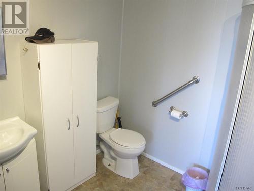 706 Government Rd W, Kirkland Lake, ON - Indoor Photo Showing Bathroom