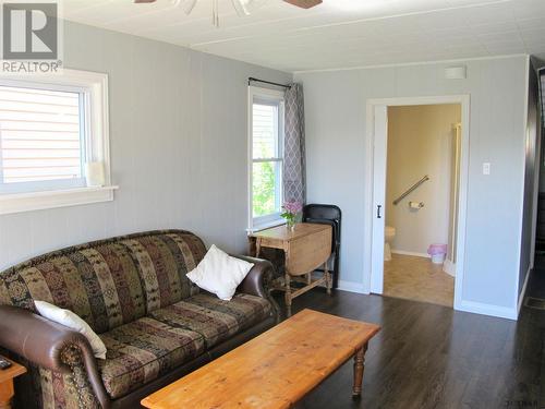 706 Government Rd W, Kirkland Lake, ON - Indoor Photo Showing Living Room