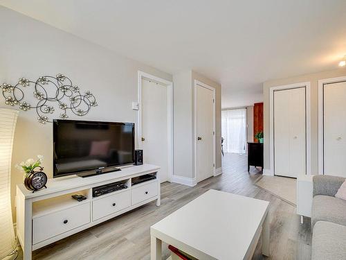 Salon - 1476  - 1478 Rue St-Malo, Mascouche, QC - Indoor Photo Showing Living Room